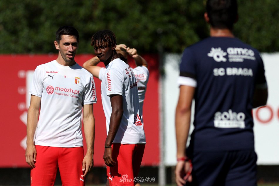 更是两大球 更是两大球