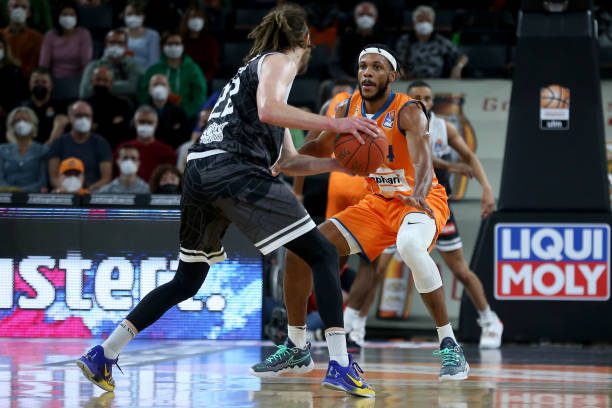 加引人入胜 加引人入胜